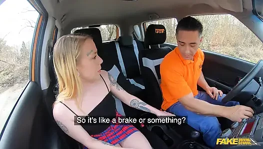 Fake Driving College - татуированная блондинка любит скакать на дробовике и мясистом члене