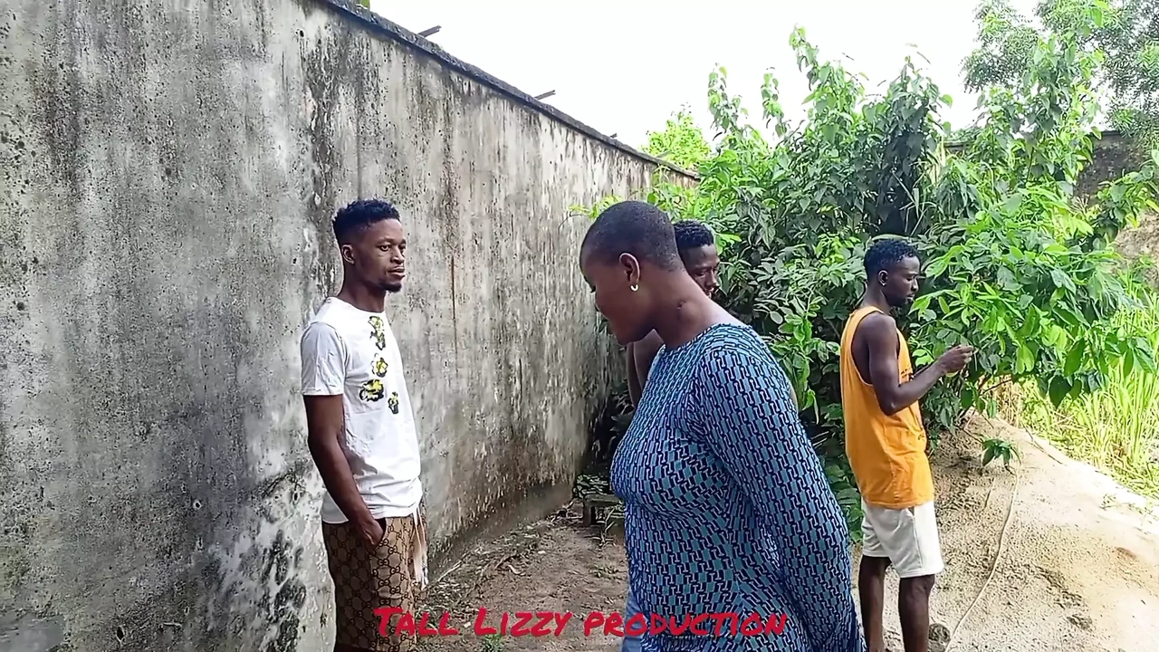 雨天和我的邻居在户外三人行