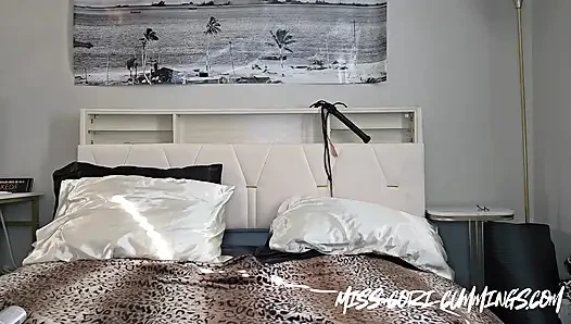 Morgen vibriert mit meinem Buttplug.