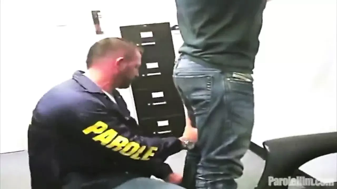 Policajci jebu kinky osumnjičene
