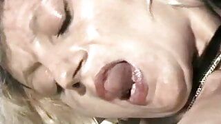 Vidéo de scandale d'une belle-tante en train de se masturber