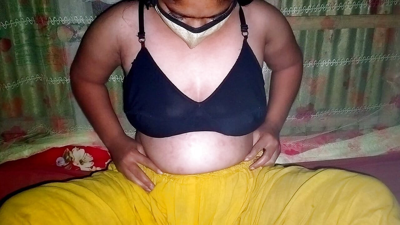 Desi Indian Bhabhi Fingering her Tight big Pussy