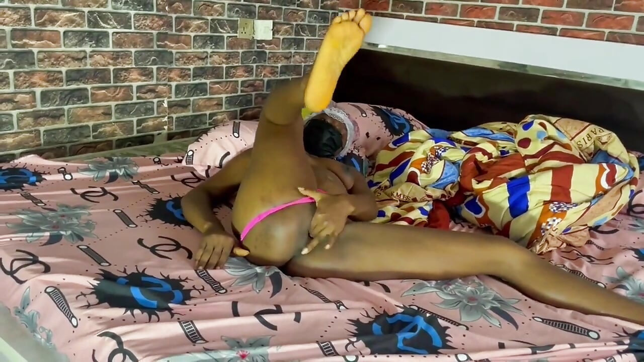 Învățând cum oferă curul, soție supusă și excitată
