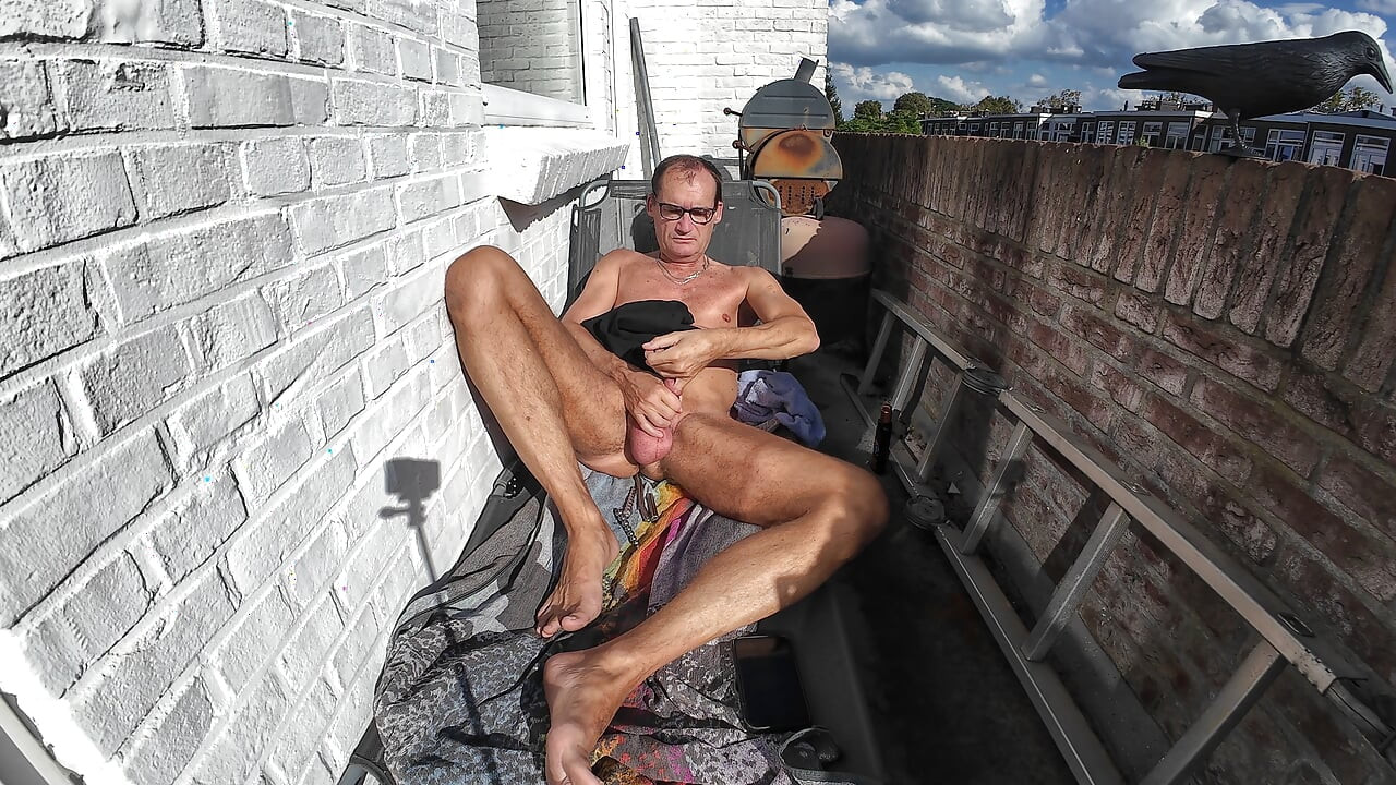 Sondiranje na balkonu po sunčanom danu