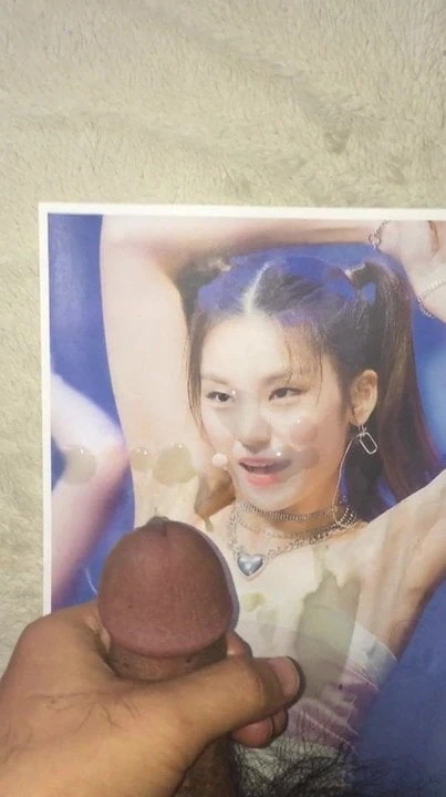 Itzy Yeji, трибьют спермы на ее подмышку и лицо + моча