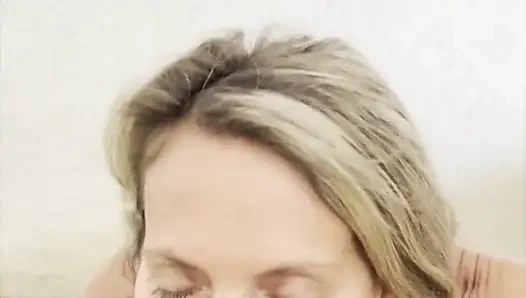 Orta yaşlı seksi kadın dianne ateşli oral
