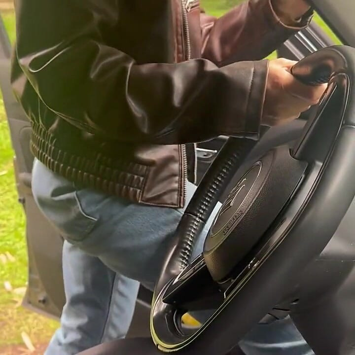 Wir Lieben Es, Uns Zu Reiben Und Unsere Lederjacken Zu Tragen, Während Wir Spaß Haben