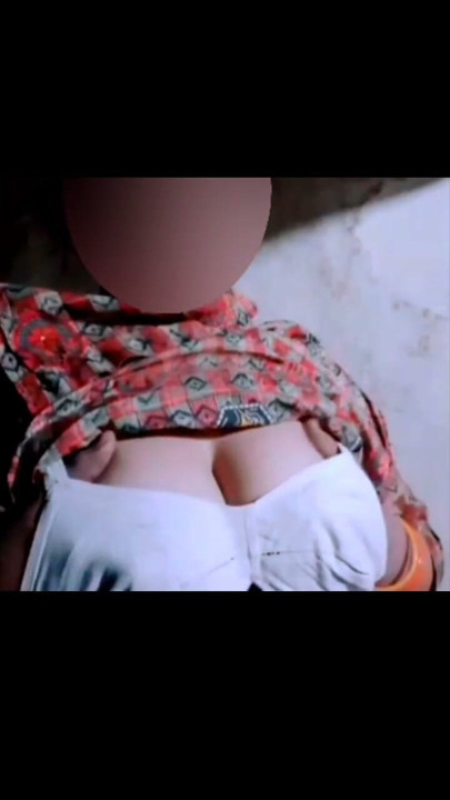 My boobs are automatically coming out anywhere, I am upset with my boobs, I massage it a lot, only then it becomes calm, due to which water starts dripping from the pussy. | Clip 1
