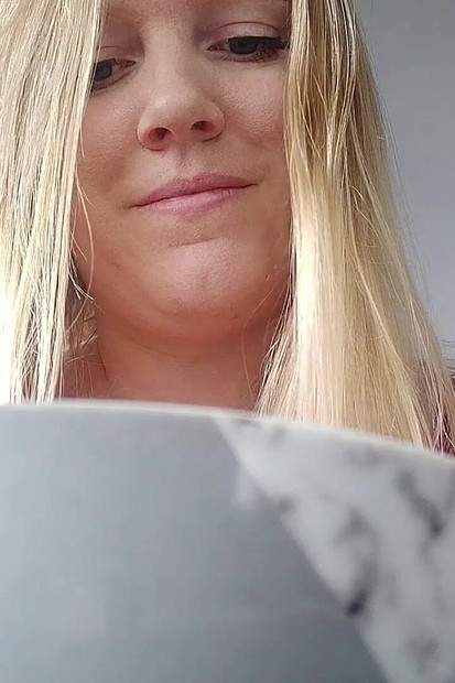 Julie Bliss - Sarapan Giantess