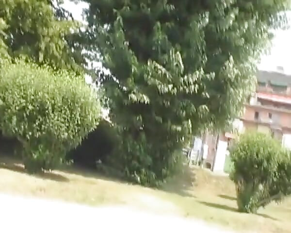 Büyük titis ve ıslak amcığıyla oynayan Fransız bebeği aldı