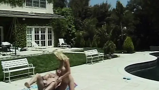 Irklararası kız öğrenci yurdu partisi: heiße havuz eylemi