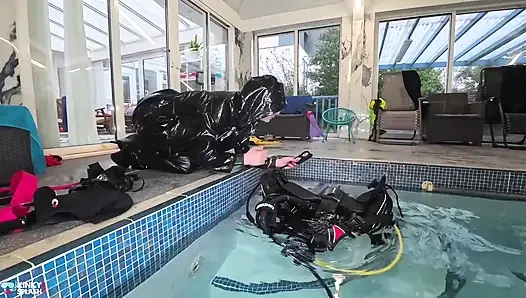 Dominasi Bawah Air dengan Perlengkapan Scuba Penuh