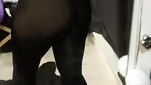 Masturbasi basah pakai stoking ketat