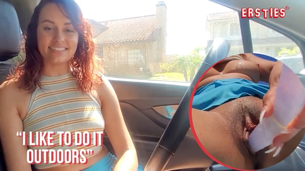 Ersties - seksi beb aautdor phuhar nikalne tak bare dildo ka upyog karti hai