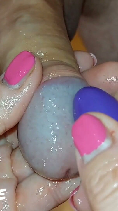 Îmi folosesc vibratorul pe glandul lui. Îi face picioarele să tremure! FPOV. Perspectivă feminină (Timpul de muls) | Clip 1