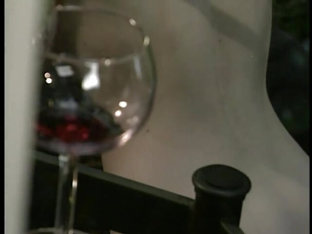 Ljepotica Crnokosa Dobiva Lizanje i Dugo Gladenje Svoje Super Mokre Pičke, a Zatim Se Jebe
