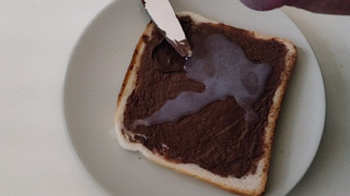 Tartine Nutella au sperme