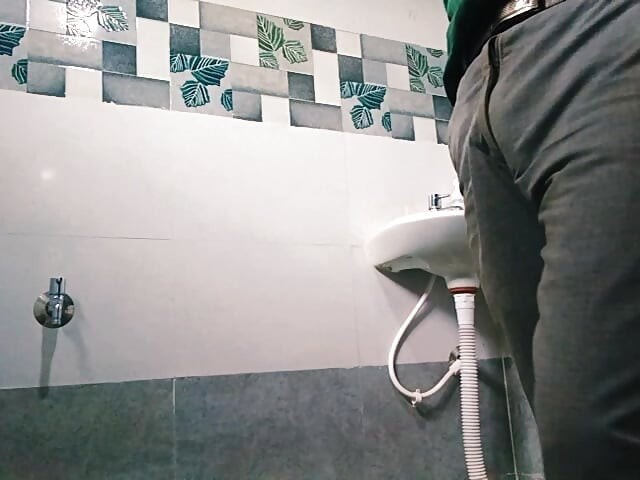 Old man mastrubation cock cleaning
