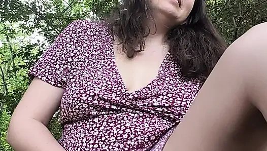 Risky squirt outside