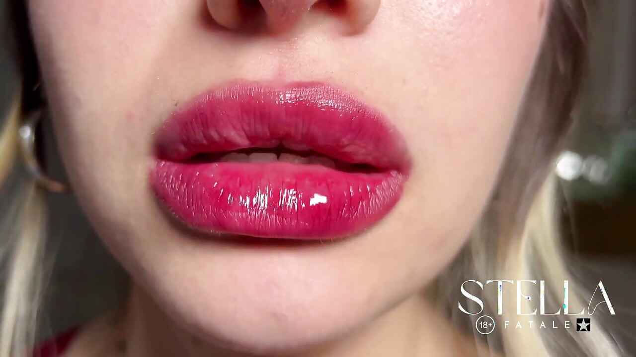 Raspberry - Lip Trembling Red Lipstick - Slow Motion