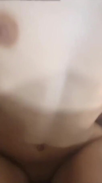 Je rentre à la maison pour baiser ma petite nana mince après le travail | Clip 3