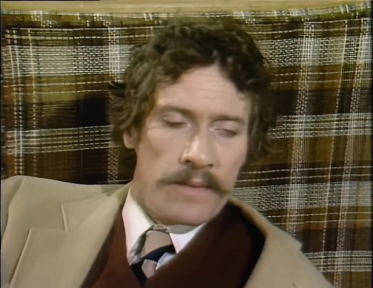 女同性恋恋人舔舐自己