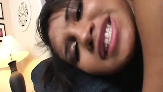 Cewek sange ini dientot habis-habisan sama kontol besar pria kulit hitam sampai dicrot di dalam