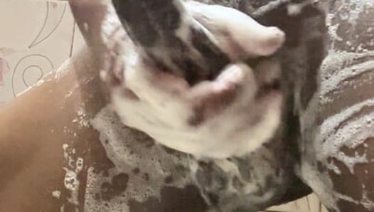 Réel, une Indienne énorme et grosse bite noire érection en se baignant et qui veut prendre ma bite dans sa chatte et jouir brutalement