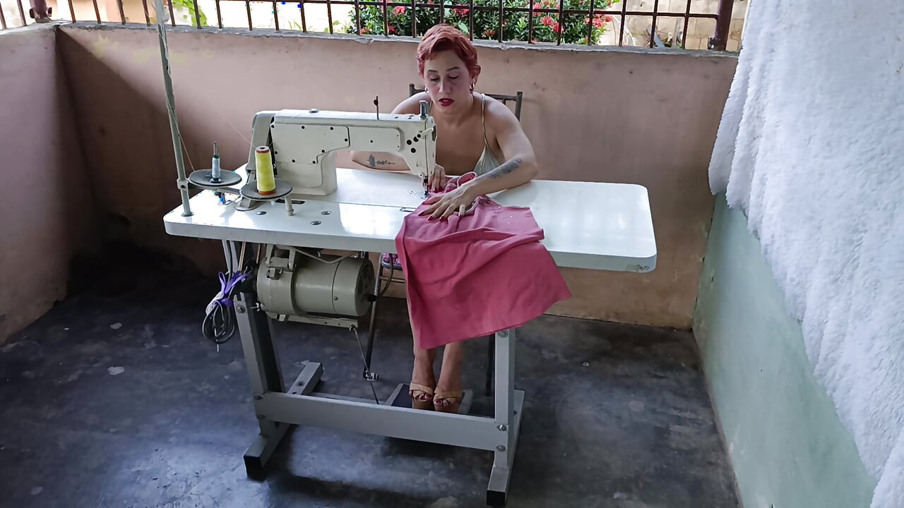 While pedaling with a sewing machine, she gets stuck and receives unexpected help