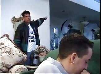 Nunca nos deixe sozinhos em casa!