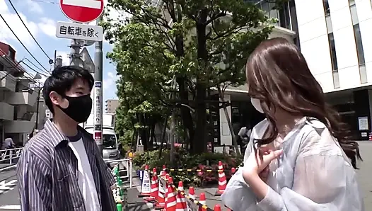 Bagian 1: Aksi hot lesbian pasangan yang saling muasin satu sama lain pakai lotion