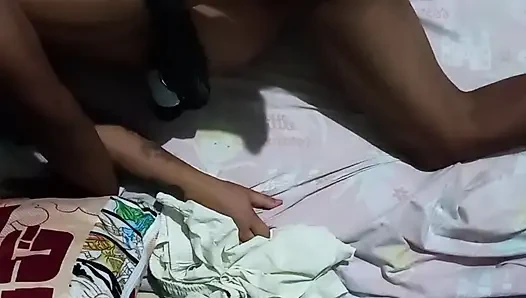 nagtatry na ule sya mag threesome gamit ang dildo