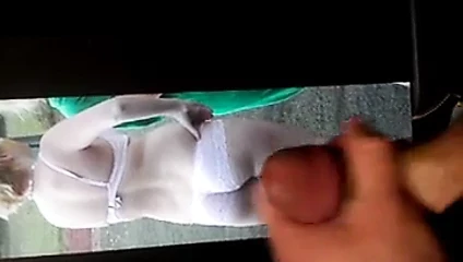 Cum haraç üzerinde bir iç çamaşırı kaplı karma eşek