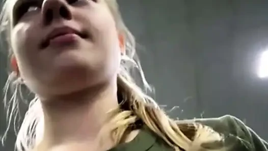 Extremes squirting im fitnessstudio mit jucielussie