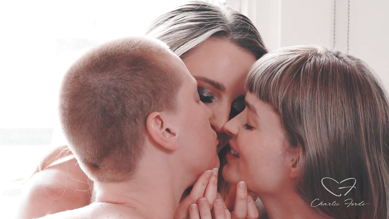 Sunshine Featuring Charlie Forde, Laney Day, Felina Fox