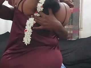 Une femme au foyer tamoule sexy se fait baiser