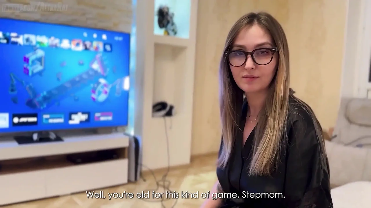 Stepson Fucks Stepmom While She's in Virtual Reality