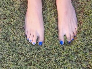 çimenlerde Asmr ayak parmakları