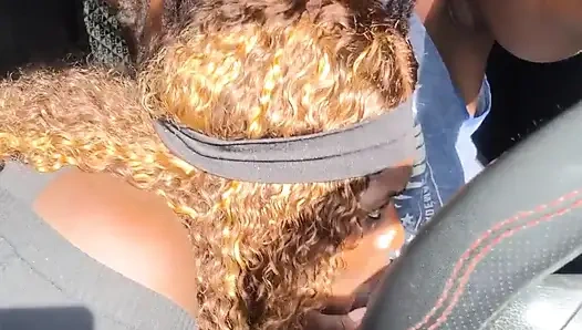 100 km'de büyük bir penis emmek