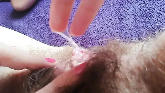 Экстремальная стимуляция большого клитора до оргазма крупным планом