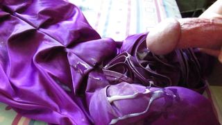 La robe de bal tachée de sperme très croustillante d'Andi