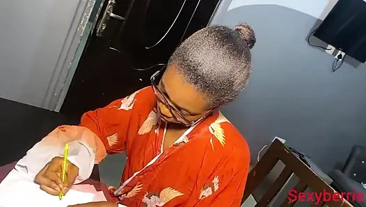 Utangaç inek büyük bir yarakla sert sikiliyor