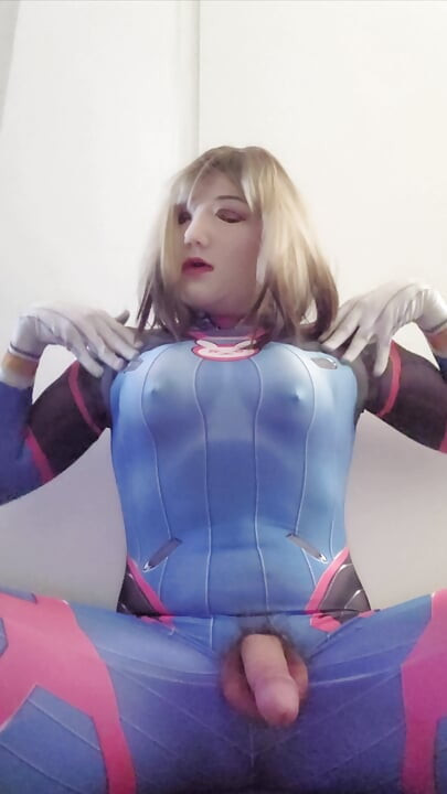 Amy the silicone doll masturbates