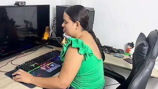 Allein zu Hause mit meinem Stiefbruder, ich brauche etwas Sperma