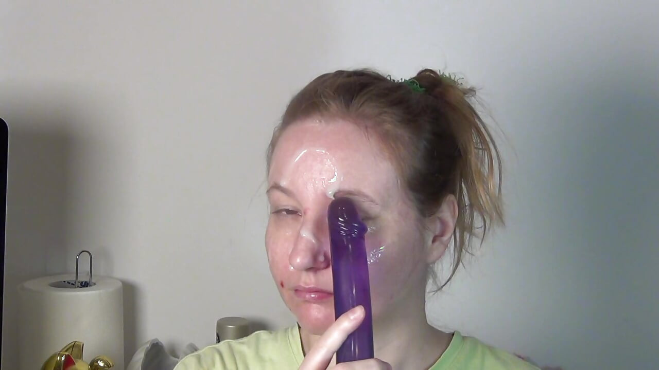 Face massage with dildo