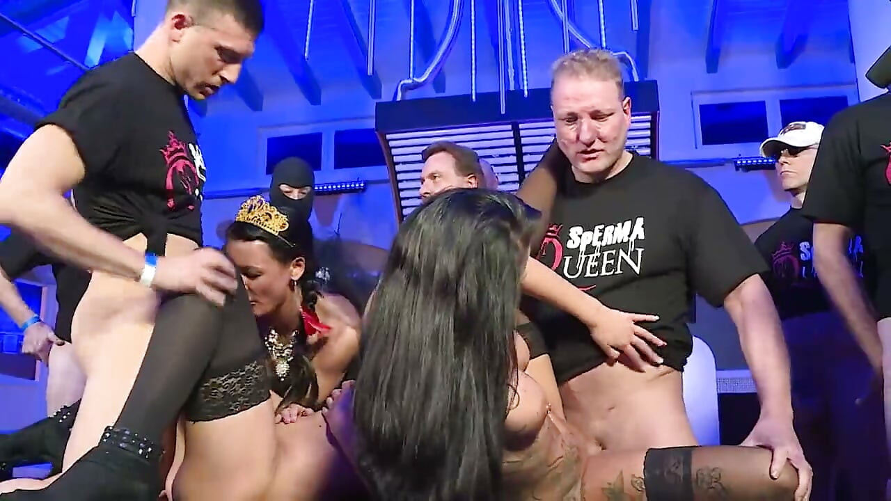 Wild orgy for sexy bitches in love