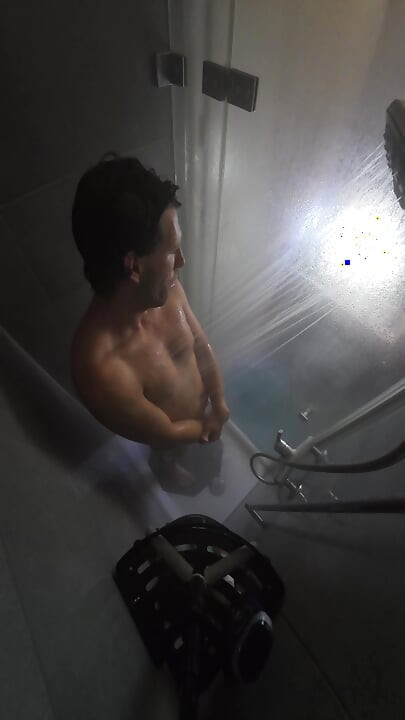 Guy with tiny dick uses my shower
