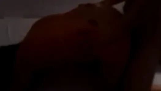 Зрелая узбекская жена Зухра трахает молодого русского ебаря, муженек снимает на видео