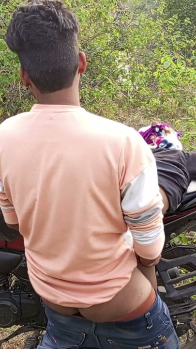 Indian Village Desi - Pooja Shemale & Boyfrend Coming Jungle Outdoor And Stop Bike One Place And Pooja Fucking Boyfrend Ass. | Clip 1