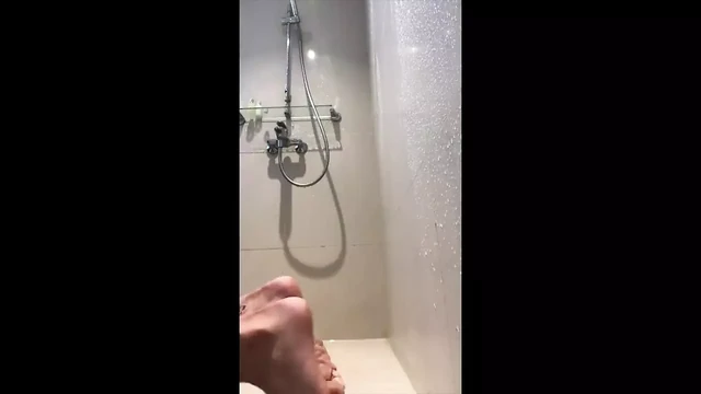Bray Love Fucks Himself with Big Dildo